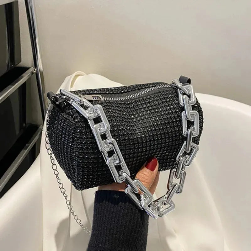 Small party bag with rhinestones all over, with a sparkly chain, crossbody style