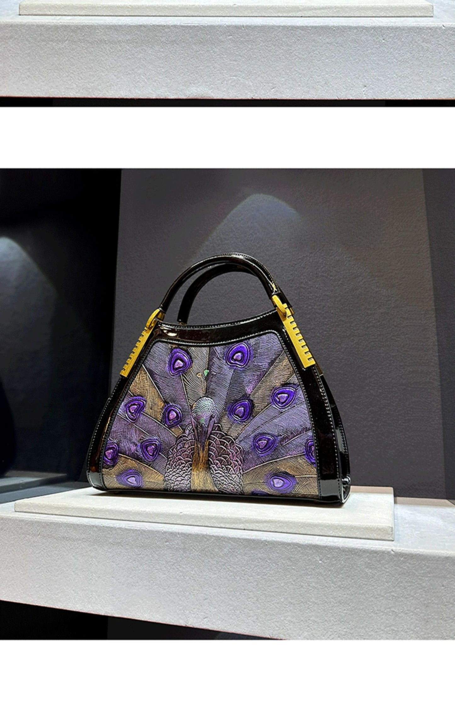 On sale! Women's handbag in high-quality cowhide leather with a peacock print. Shoulder strap is adjustable