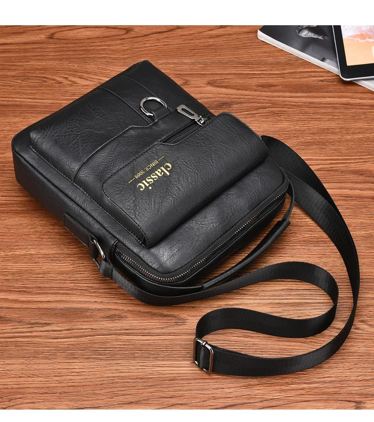 Men's crossbody bag with zipper closure, made of synthetic leather and with ample storage capacity