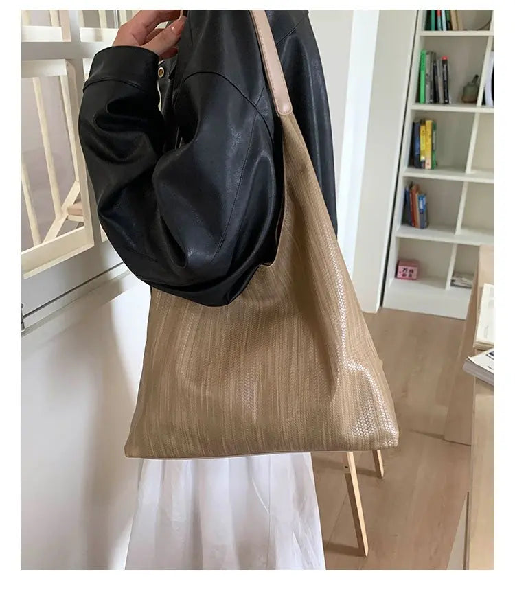 Women's High-Quality leather tote bag, vintage style, model 2025