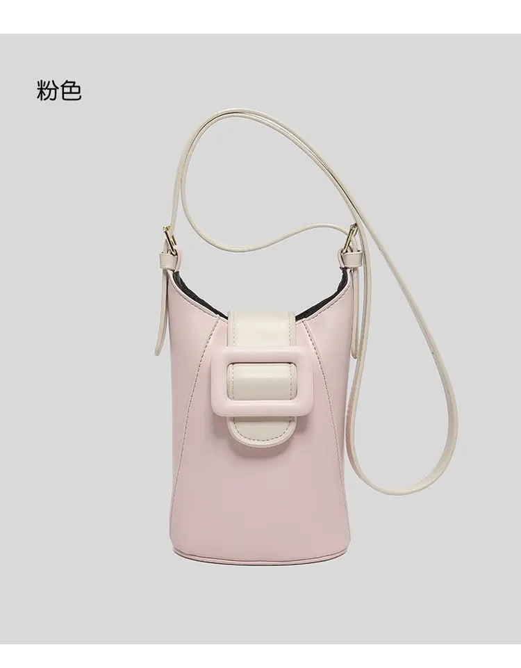 Women's handbag in premium leather, with an elegant vintage style