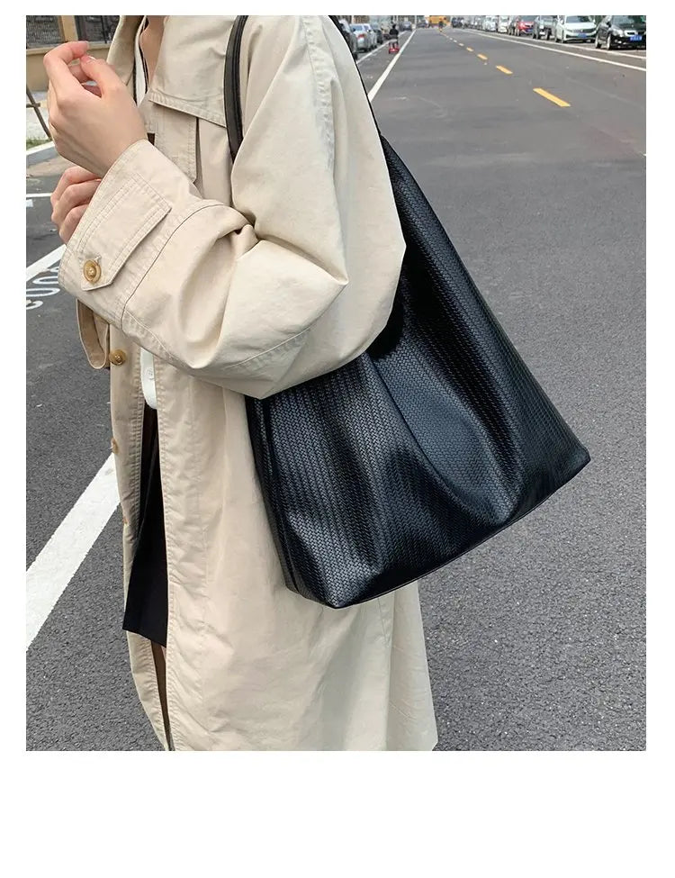 Women's High-Quality leather tote bag, vintage style, model 2025