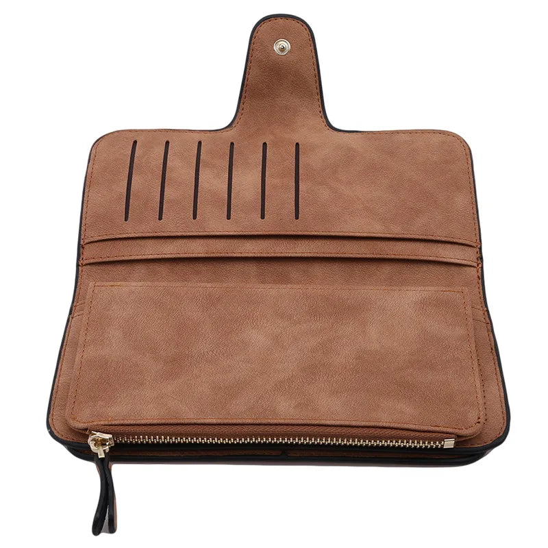 Women's long wallet in high-quality leather, with ample interior space, available in other colors and two different models.