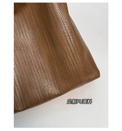 Women's High-Quality leather tote bag, vintage style, model 2025