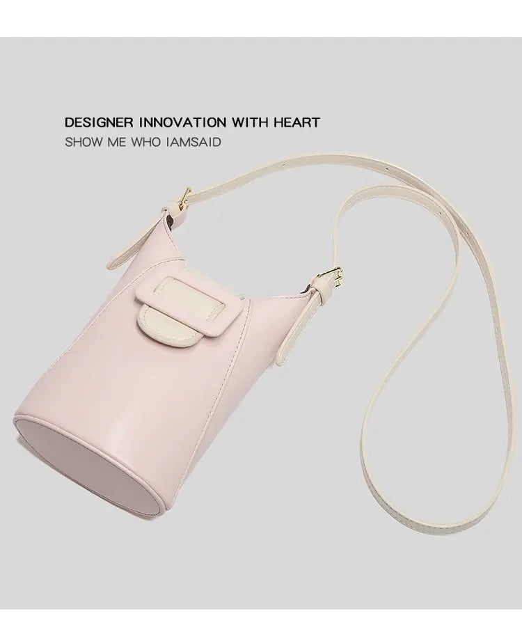 Women's handbag in premium leather, with an elegant vintage style