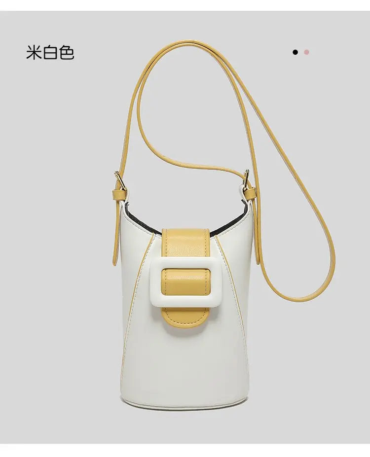 Women's handbag in premium leather, with an elegant vintage style