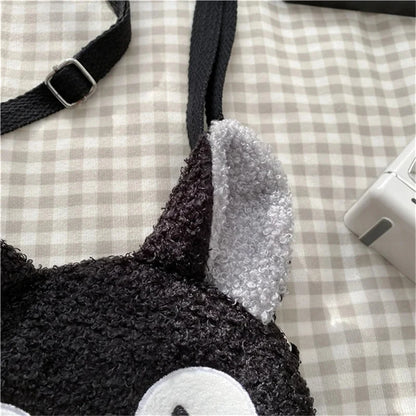 Japanese-style girl's bag in the shape of a plush cat, ideal for wearing on the shoulder or crossbody, compact enough for a cell phone and a wallet