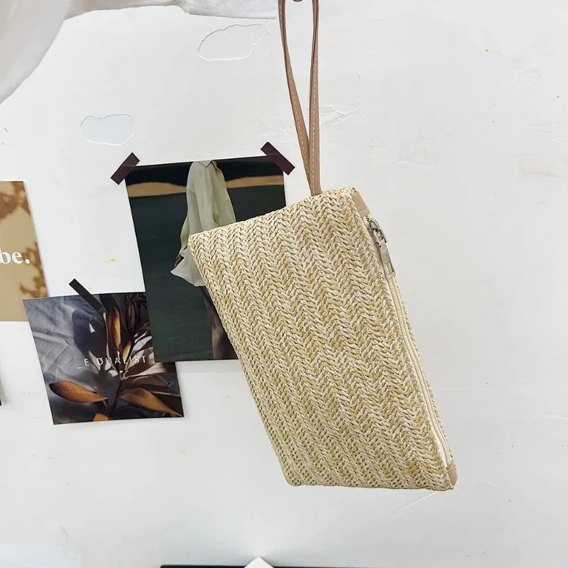 Women's wrist bag made of braided straw material, bohemian style design, modern, elegant and durable