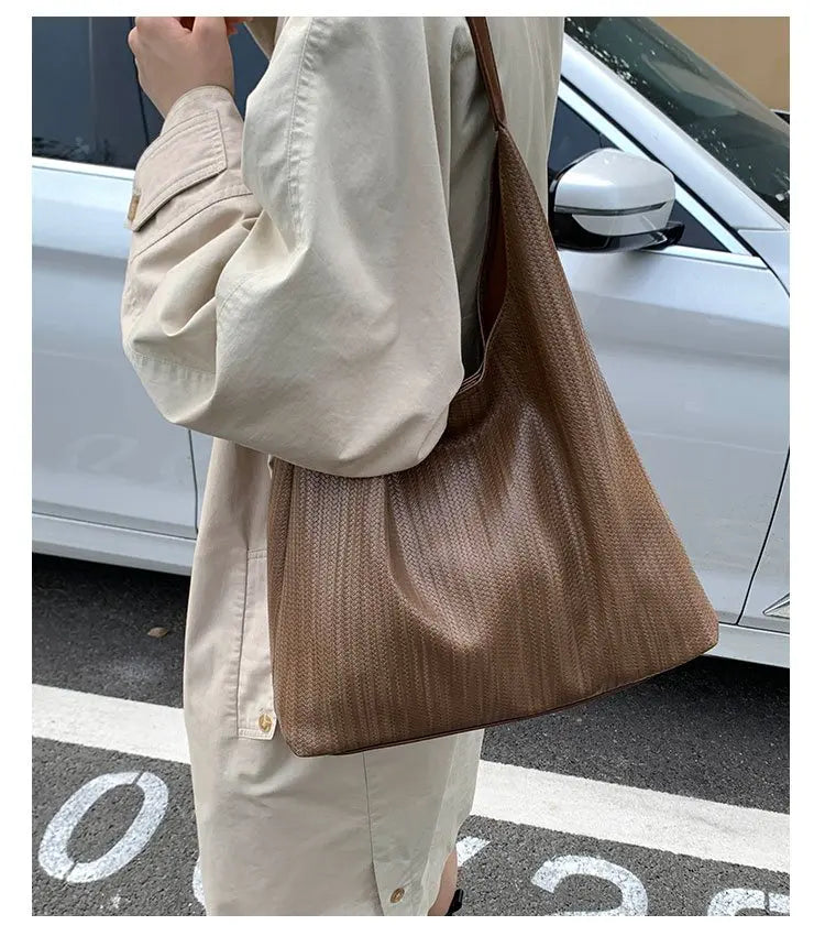 Women's High-Quality leather tote bag, vintage style, model 2025