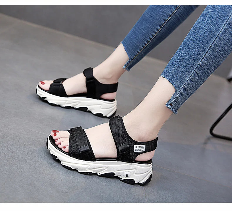 Women's sandal with comfortable non-slip platform