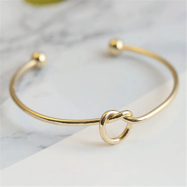 Women's rigid stainless steel bracelet with knot detail
