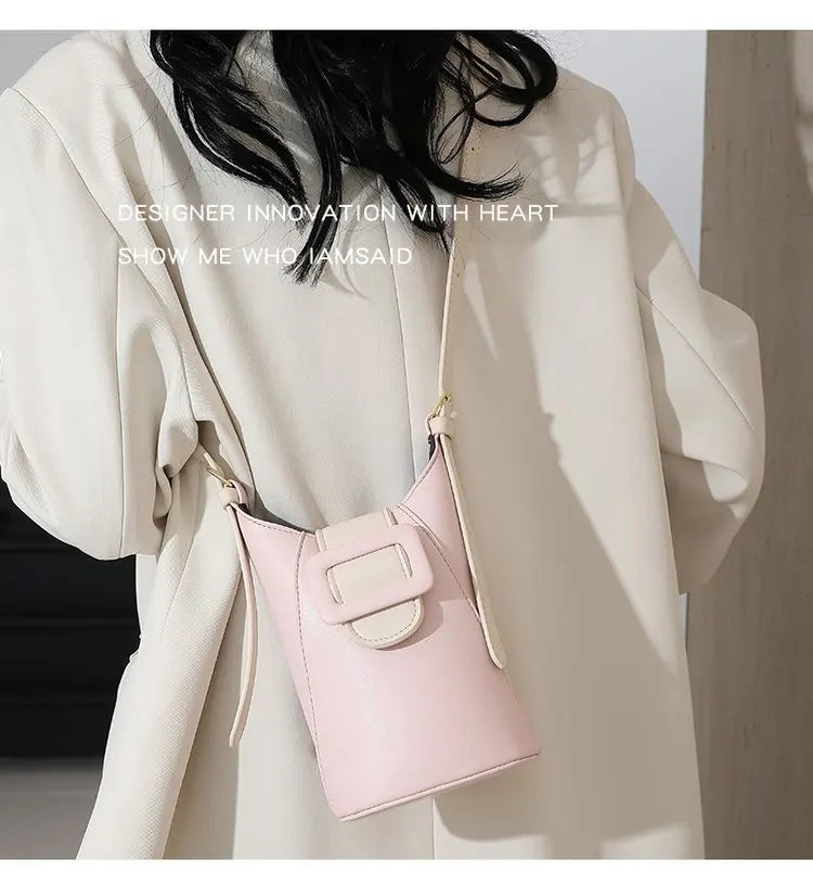 Women's handbag in premium leather, with an elegant vintage style