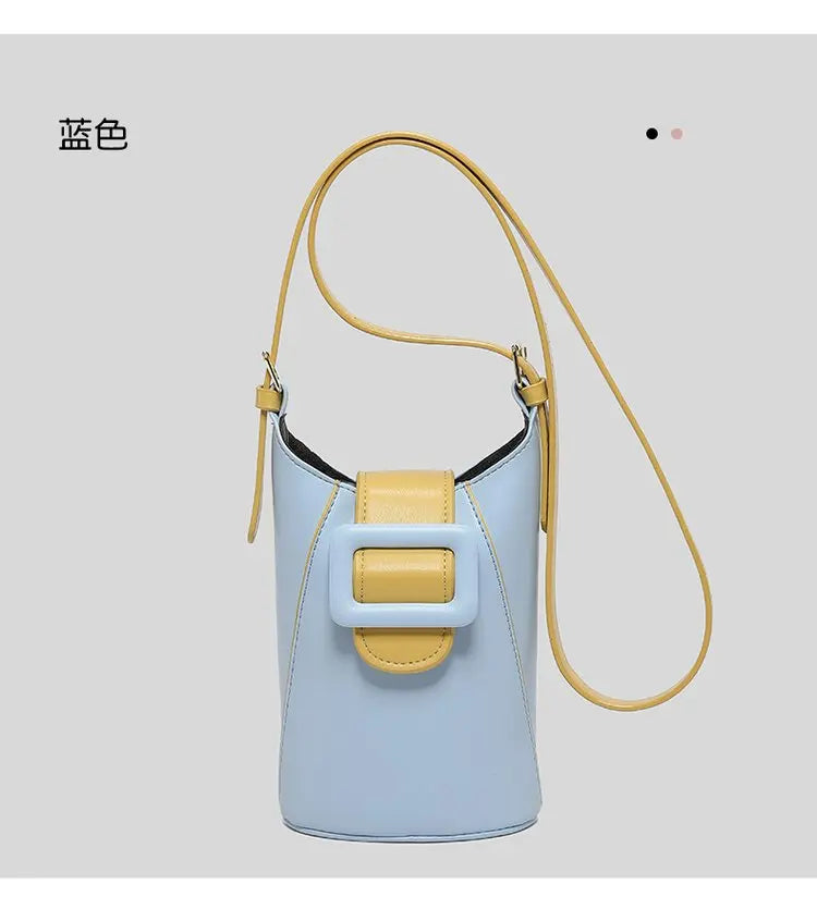 Women's handbag in premium leather, with an elegant vintage style