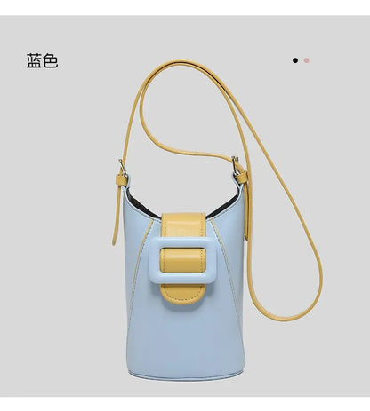 Women's handbag in premium leather, with an elegant vintage style