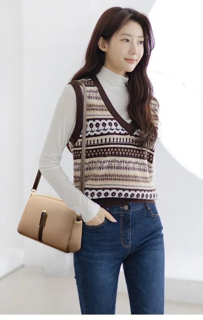 Women's genuine leather handbag with flap, luxurious, messenger style, crossbody