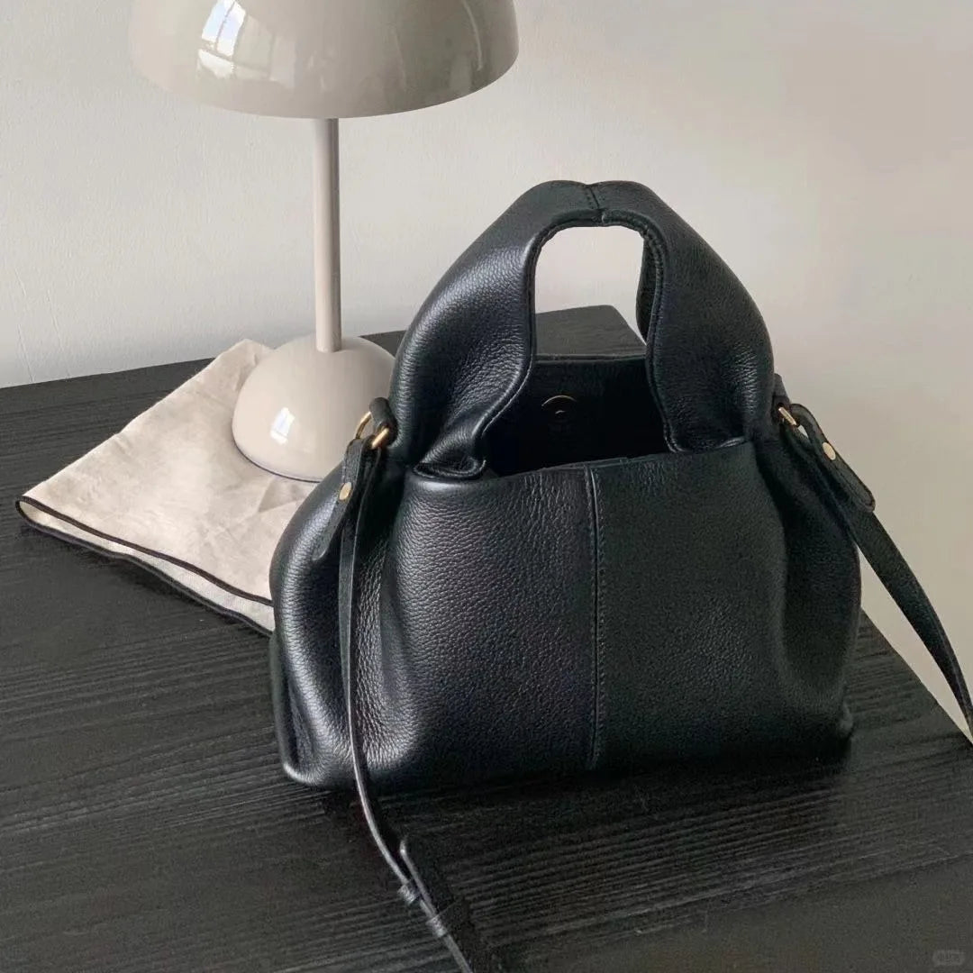 Elegant and sophisticated retro-style women's handbag, simple and versatile crossbody design
