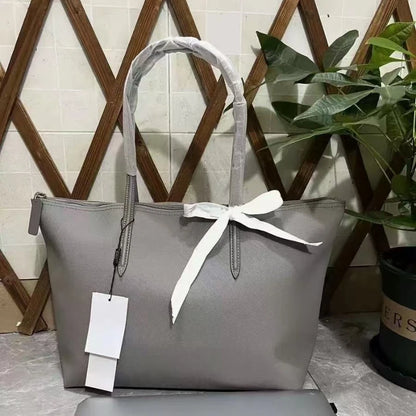 Women's hobo bag with short and wide strap