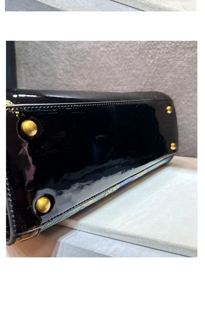 On sale! Women's handbag in high-quality cowhide leather with a peacock print. Shoulder strap is adjustable