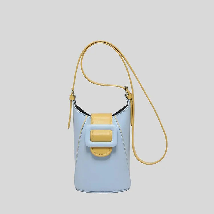 Women's handbag in premium leather, with an elegant vintage style