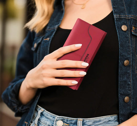 Elegant women's wallet in genuine leather, with RFID-protected card slots and a coin purse.