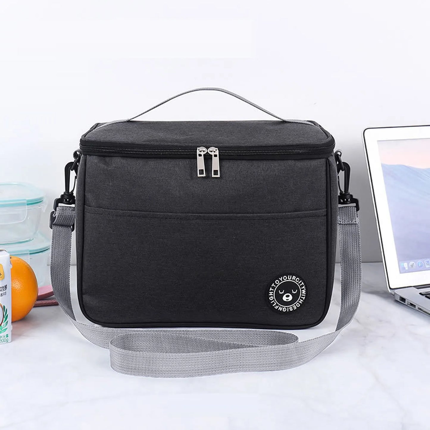 Portable insulated lunch bag, waterproof, for storing food