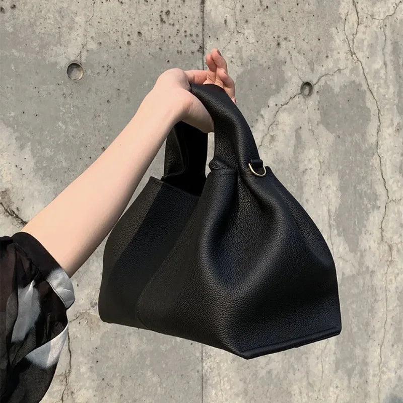 Elegant and sophisticated retro-style women's handbag, simple and versatile crossbody design