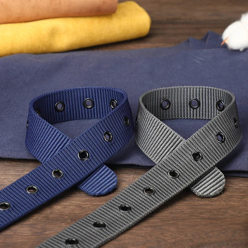 Unisex canvas belt with pin buckle and leather eyelet details
