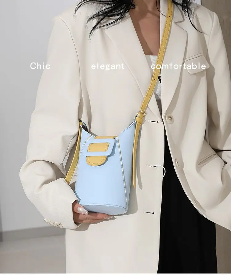 Women's handbag in premium leather, with an elegant vintage style
