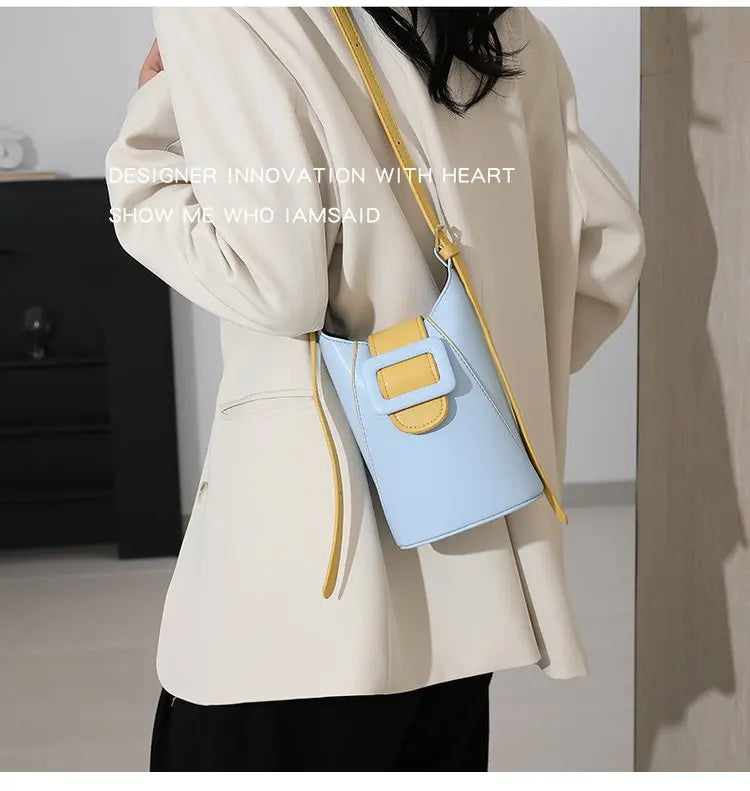 Women's handbag in premium leather, with an elegant vintage style