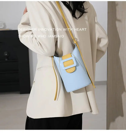 Women's handbag in premium leather, with an elegant vintage style