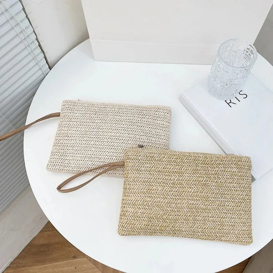 Women's wrist bag made of braided straw material, bohemian style design, modern, elegant and durable