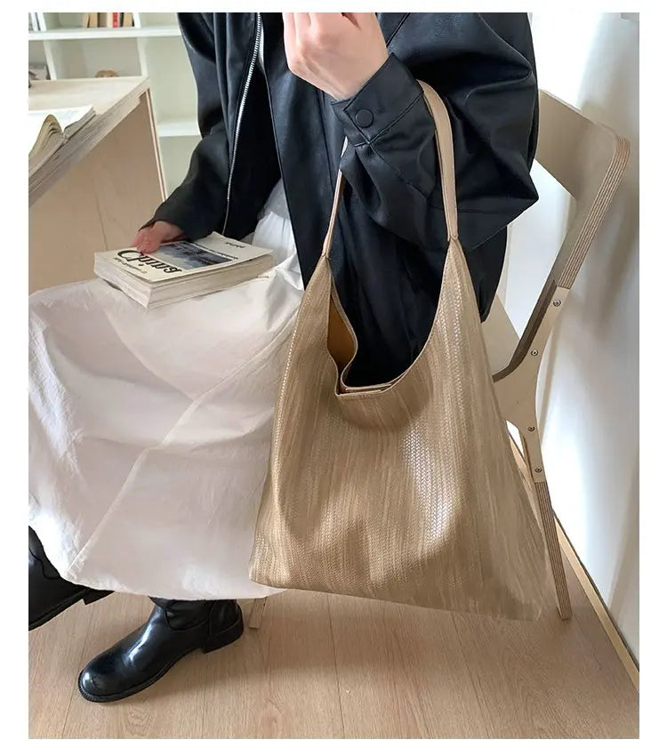 Women's High-Quality leather tote bag, vintage style, model 2025