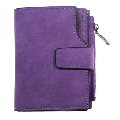 Women's long wallet in high-quality leather, with ample interior space, available in other colors and two different models.