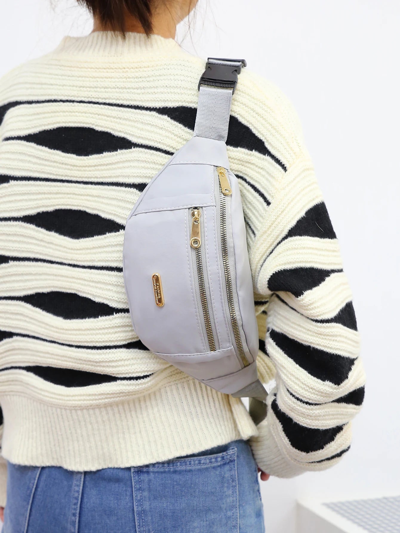 Lightweight crossbody fanny pack for women and men, ideal for running, walking, traveling, and exercising