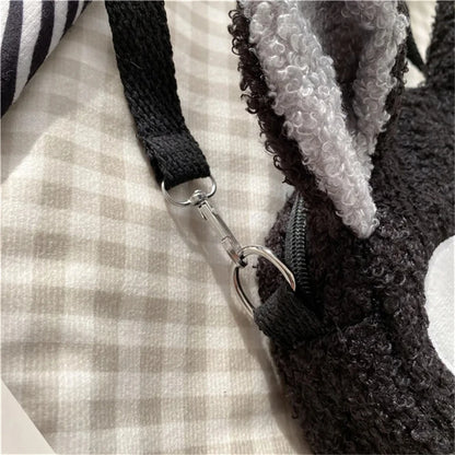 Japanese-style girl's bag in the shape of a plush cat, ideal for wearing on the shoulder or crossbody, compact enough for a cell phone and a wallet