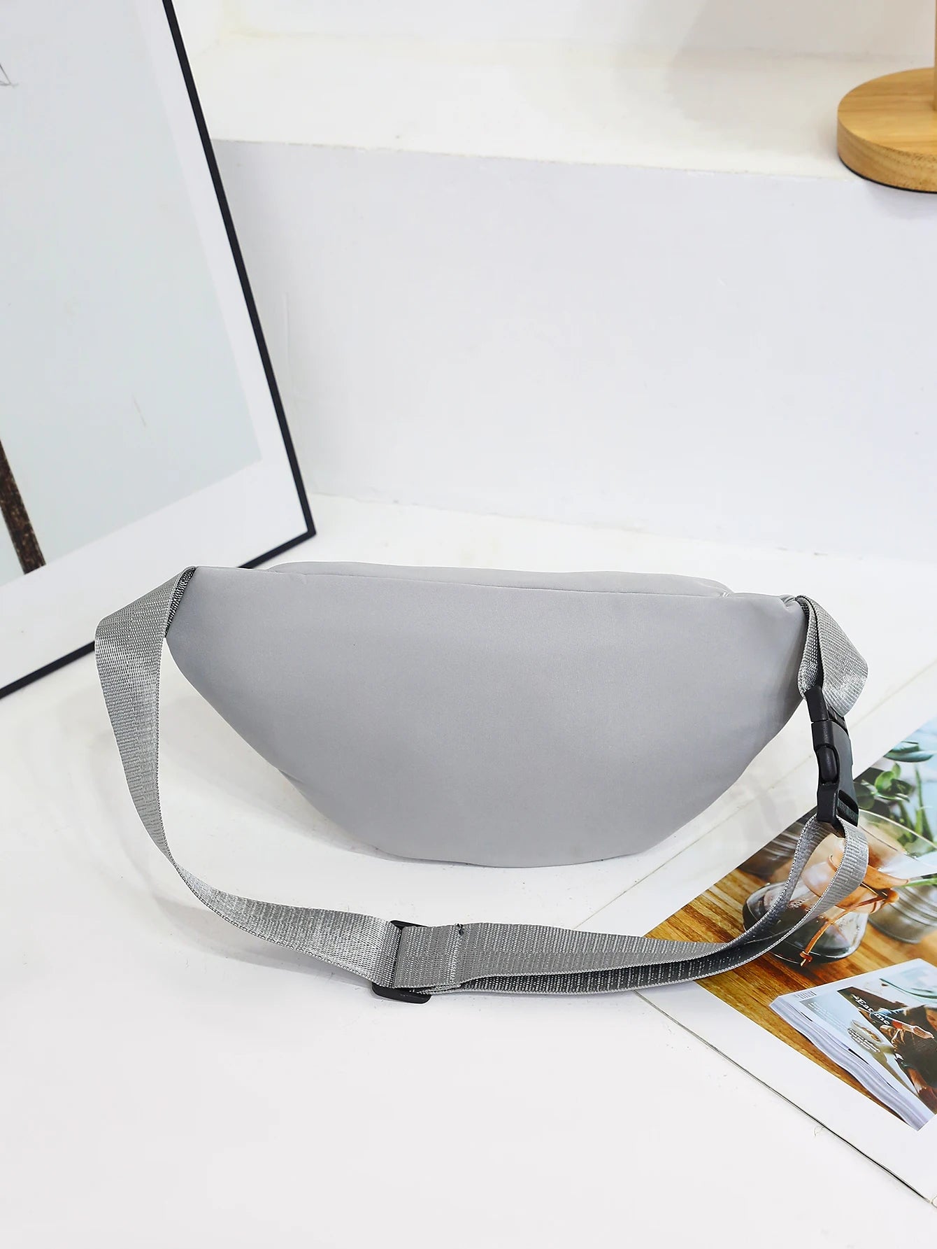 Lightweight crossbody fanny pack for women and men, ideal for running, walking, traveling, and exercising