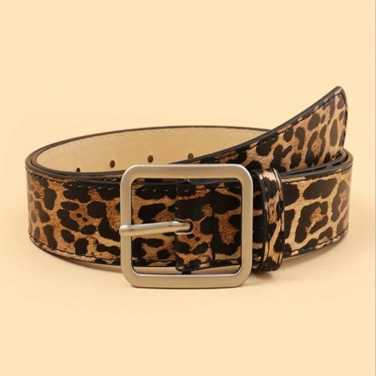 Modern women's vintage style leather belt