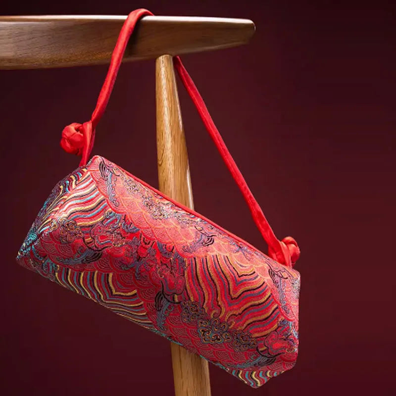 Women's shoulder/handbag in embroidered silk