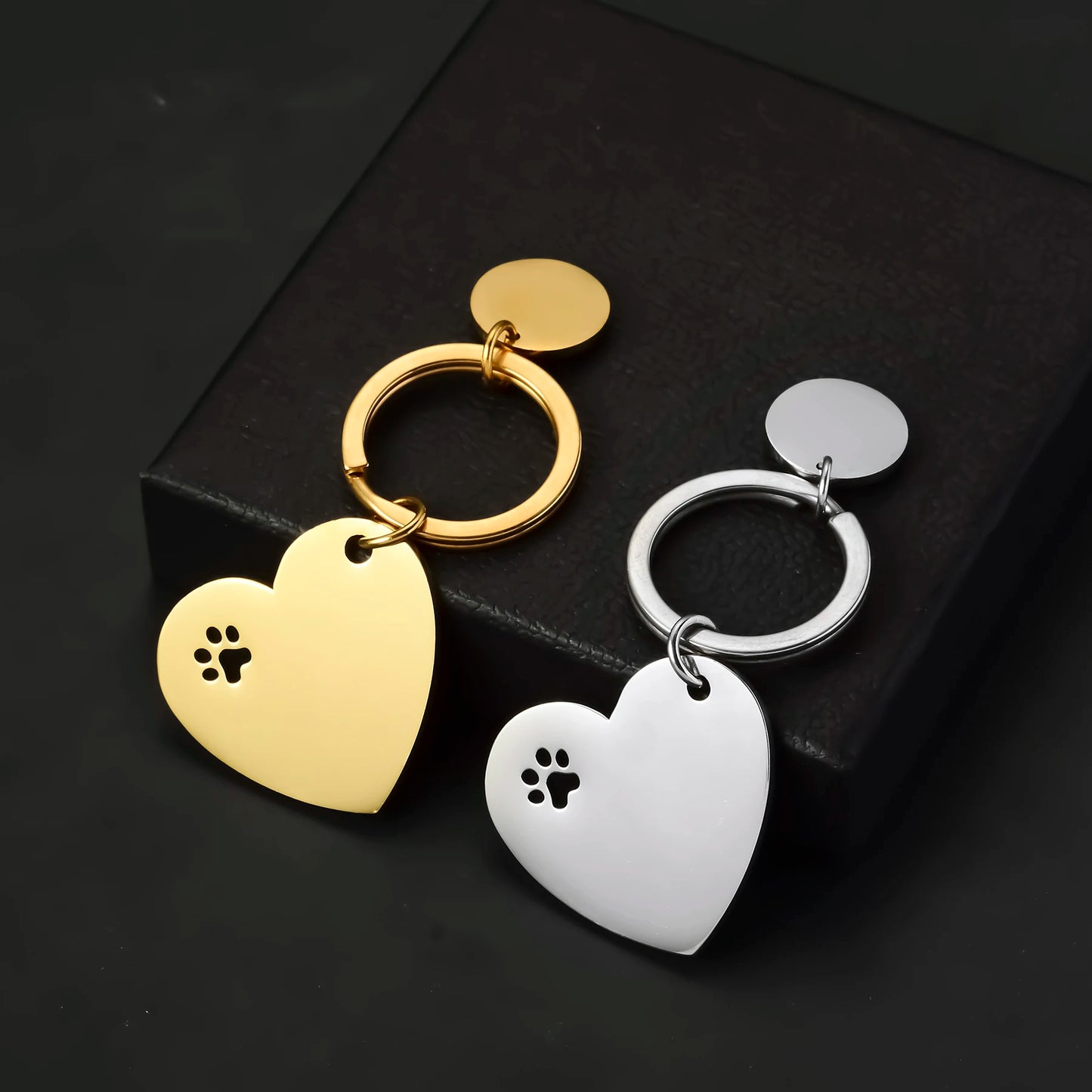 Set of 3 decorative stainless steel keychains in the shape of a heart and paws, with identification tags for dogs