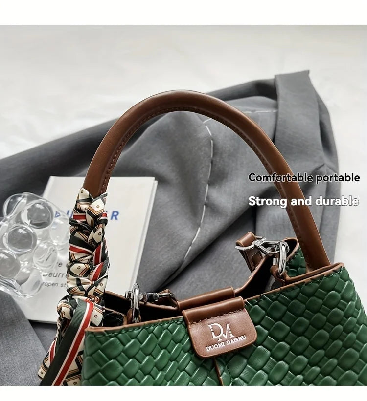 Modern and elegant women's bag in a solid color with a braided effect, ideal for use as a shoulder bag, crossbody bag or handbag