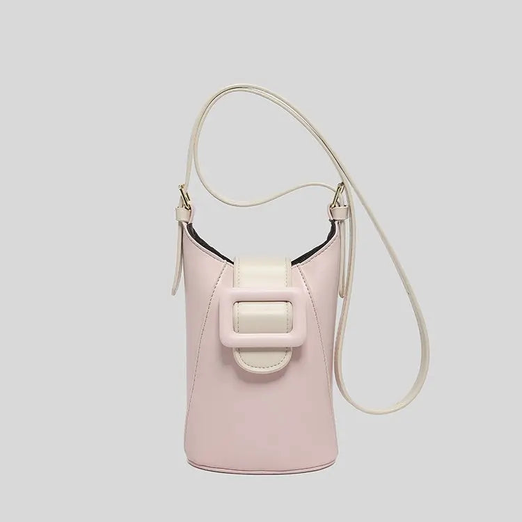 Women's handbag in premium leather, with an elegant vintage style
