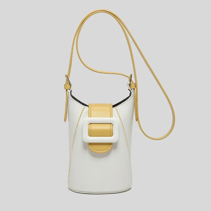 Women's handbag in premium leather, with an elegant vintage style