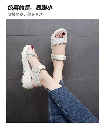Women's sandal with comfortable non-slip platform