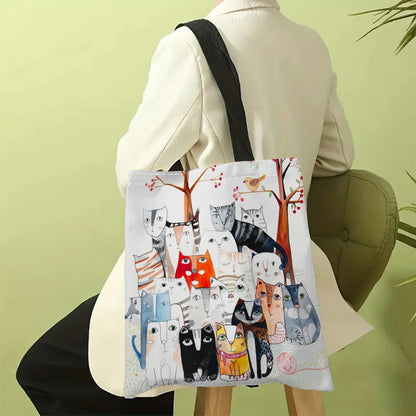 Eco-friendly bag with a print of various cats, ideal for the beach or as a reusable shopping bag