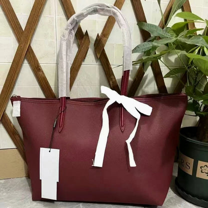 Women's hobo bag with short and wide strap