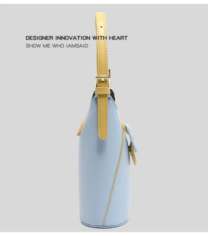 Women's handbag in premium leather, with an elegant vintage style