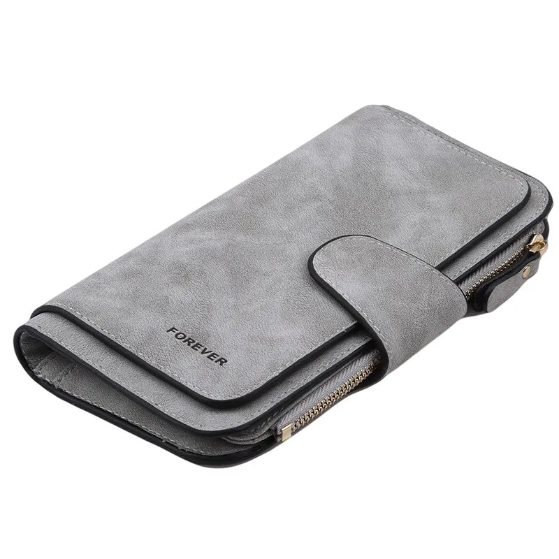 Women's long wallet in high-quality leather, with ample interior space, available in other colors and two different models.