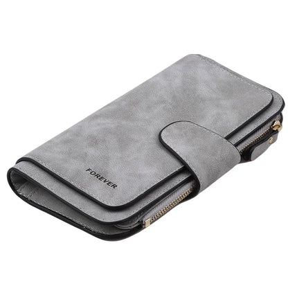 Women's long wallet in high-quality leather, with ample interior space, available in other colors and two different models.