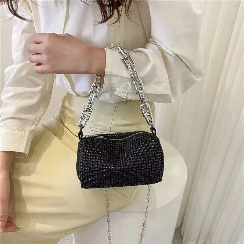 Small party bag with rhinestones all over, with a sparkly chain, crossbody style