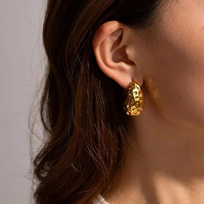Set of 9 pairs of gold hoop earrings for women, open with hypoallergenic pearls